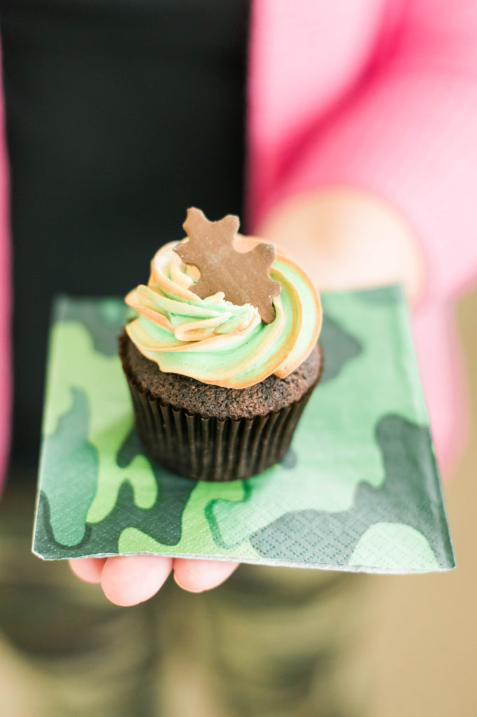 a lively affair, sarah vanderford photography, gender reveal hampton roads, just cupcakes